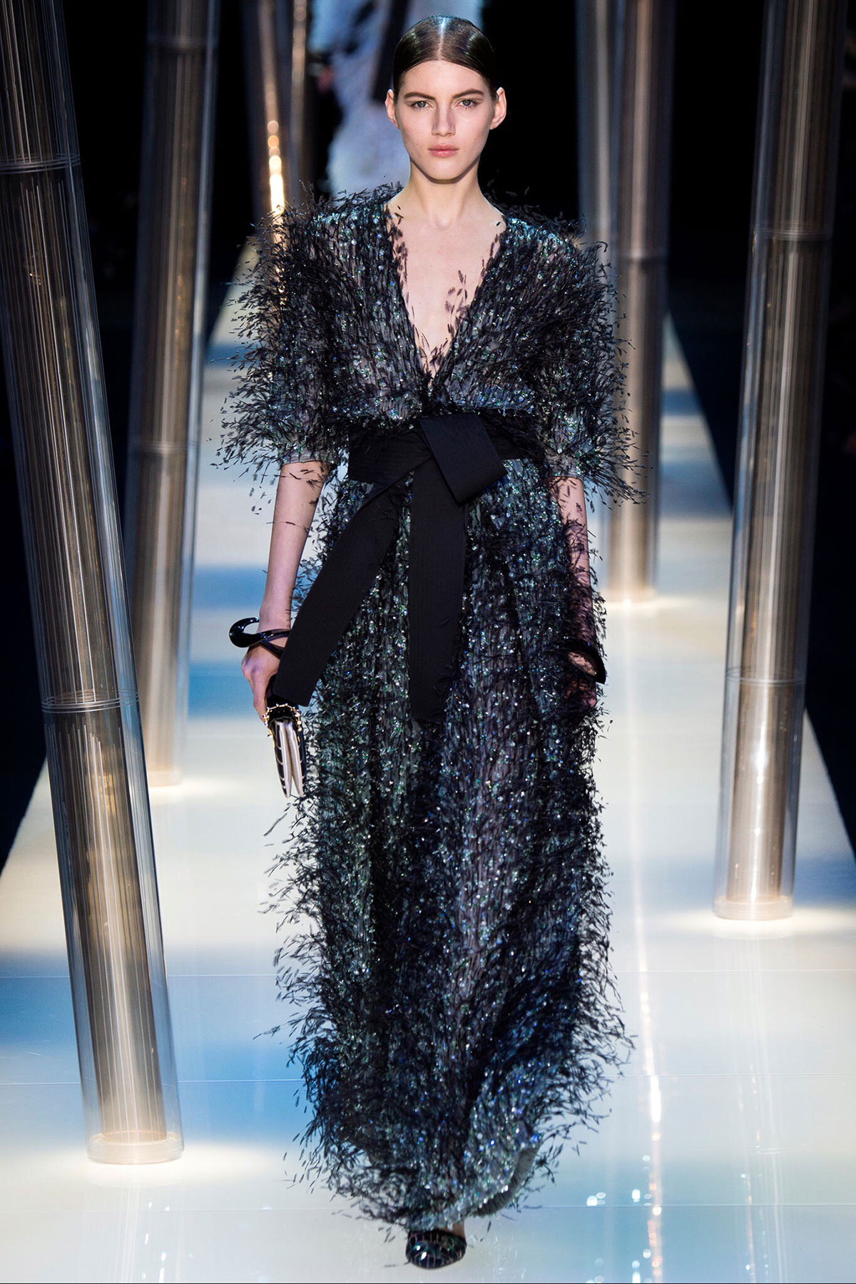 Armani 2015 - jump suit a plumes noires d'autruches